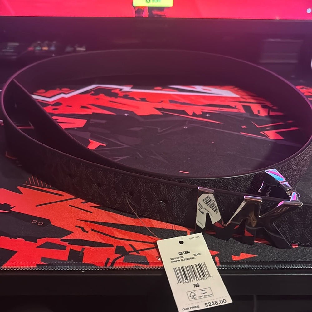 Michael kors belt.